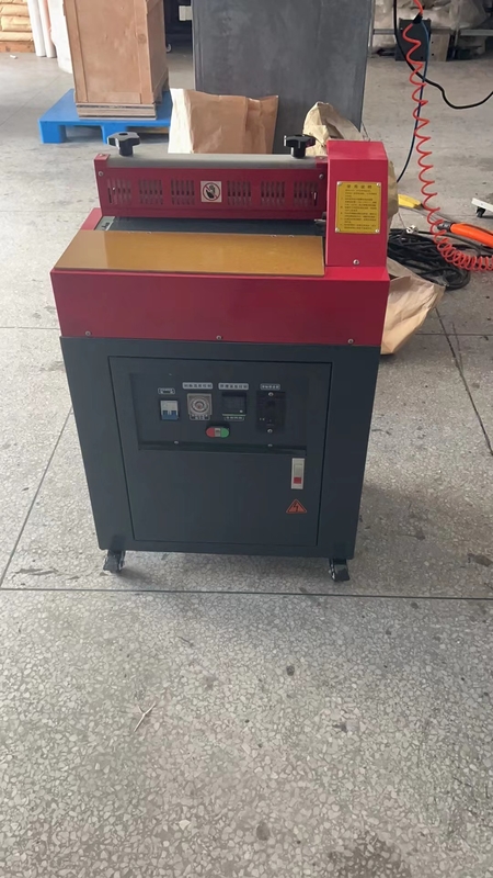 เครื่องสับละลายร้อนสําหรับการทํารองเท้าสําหรับการติดกระดาษผนัง Lamination Coating Hot Melt Laminator
